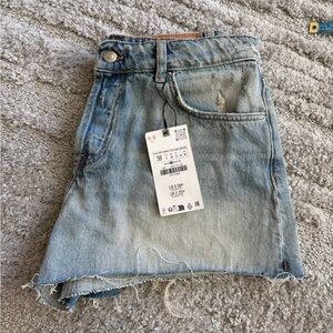 NWT Zara size 6 cut off jean shorts